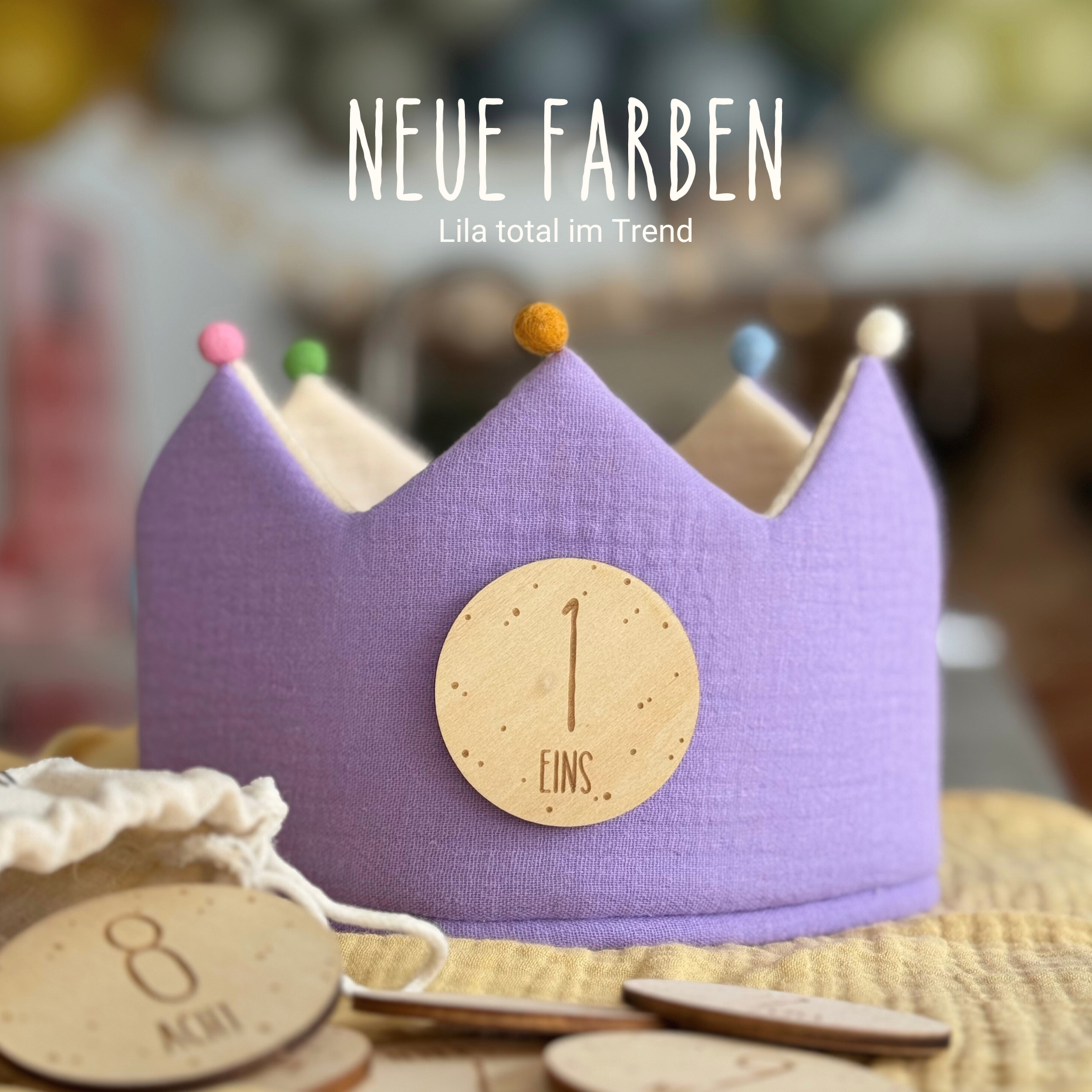Geburtstagskrone lila Bio-Baumwolle musselin mit Holzzahlen von 1 - 9 Kindergeburtstag Bommel aus Wolle Stoffkrone