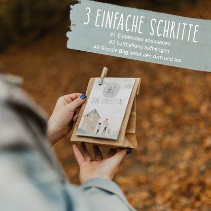 Frau hält Tüte mit Vorbereitung für die Piraten-Schatzsuche zum Kindergeburtstag in der Hand