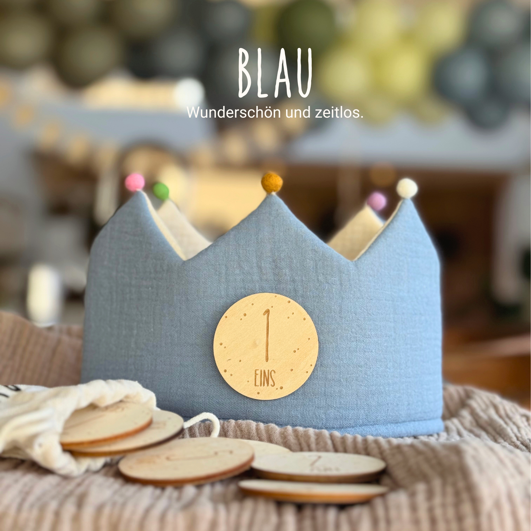 Geburtstagskrone blau Bio-Baumwolle musselin mit Holzzahlen von 1 - 9 Kindergeburtstag Bommel aus Wolle Stoffkrone