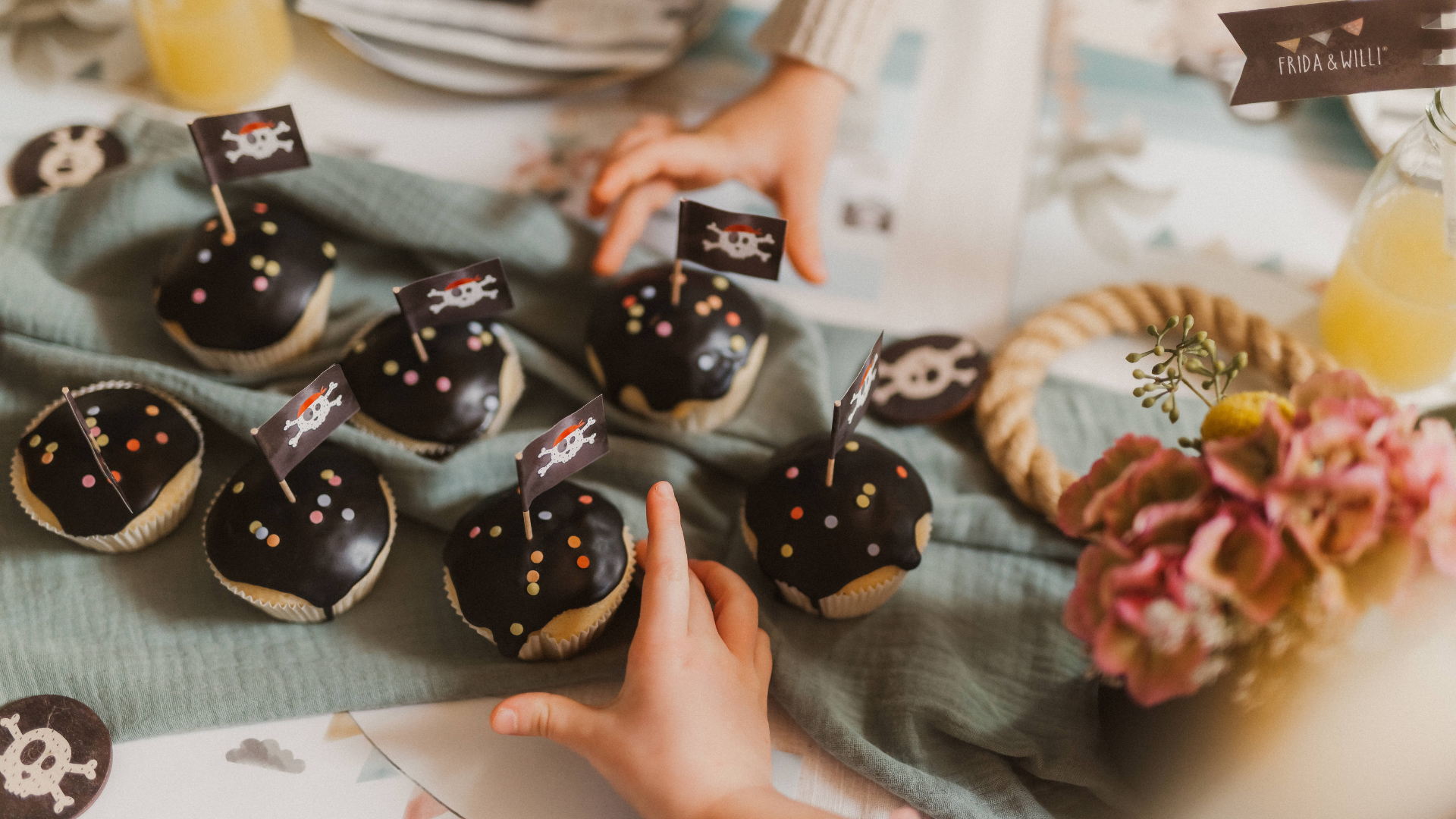 Piratengeburtstag Muffins Deko Ideen Kindergeburtstag planen nachhaltig feiern